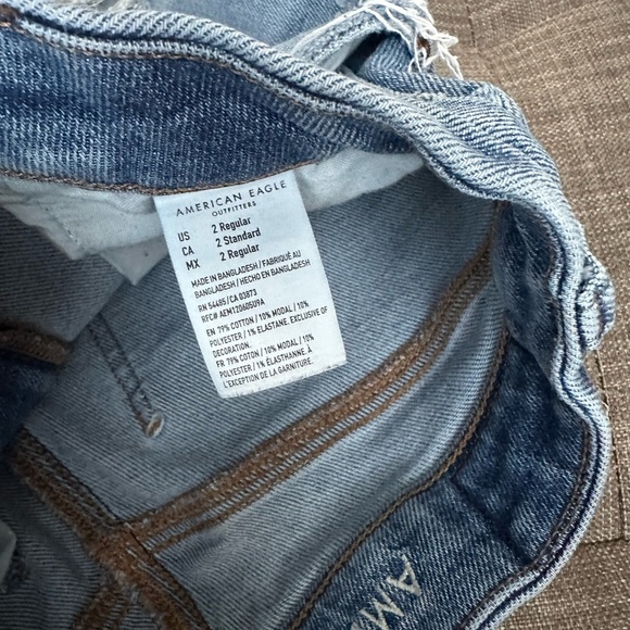 American Eagle Outfitters Medium Wash Distressed Curvy Mom Jeans - Picture 7 of 10